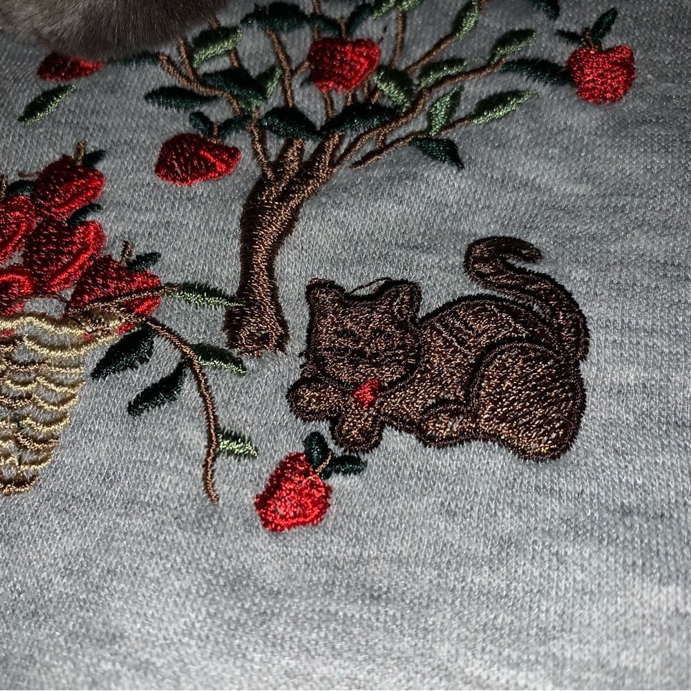 v i n t a g e :: Oversized Embroidered Cat Apple Granny Cardigan - Picture 7 of 9